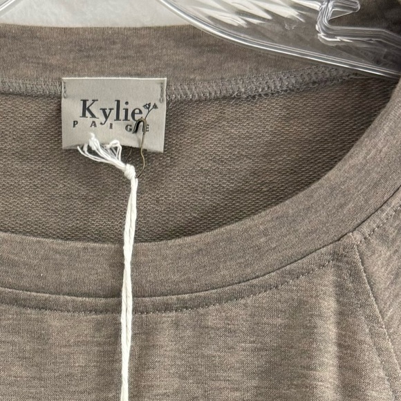 Kylie Paige Soft Knit Crewneck Long-sleeve Pullover Top  in Mocha Size Large NEW - Picture 8 of 8